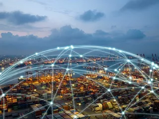 Global map with industrial freight containers and network links, representing international shipping, logistics and supply chains.
