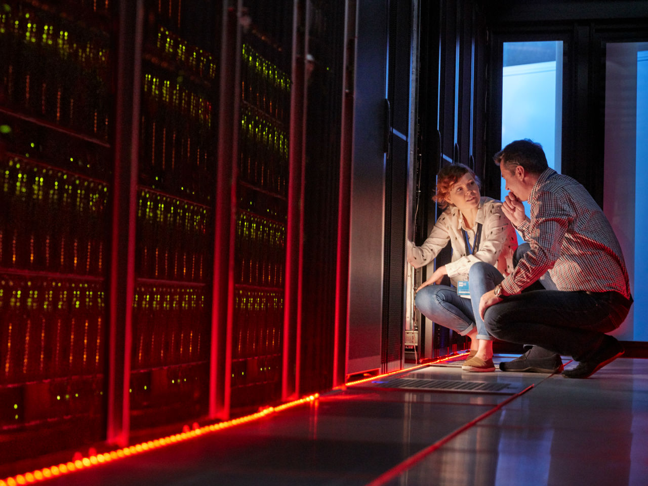 How Expanded Beam Optical Connectors Meet Hyperscale Demands 
