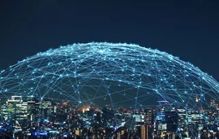 つながれた世界を表現する街のスカイラインの眺め。